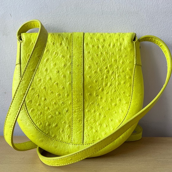 VINTAGE HENRI BENDEL LEMONY YELLOW OSTRICH LEATHER CROSSBODY TASSLE BAG RARE - Picture 11 of 16